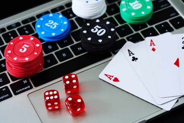 Menu permainan hoki178 menampilkan Togel Draw, sportsbook, live dealer, dan slot dalam satu platform